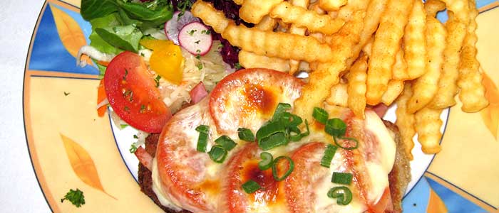 Gasthof zum Strauch. Schnitzelteller